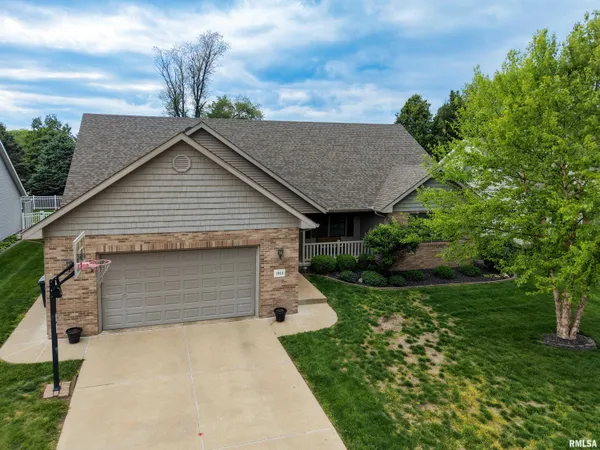 $374,900 | 1913 Dane - Kelsey Drive, Pekin, IL 61554