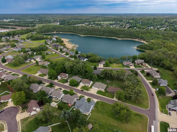 $374,900 | 1913 Dane - Kelsey Drive, Pekin, IL 61554