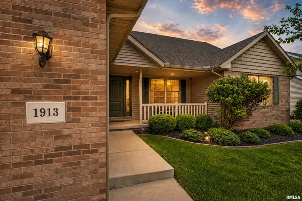 $374,900 | 1913 Dane - Kelsey Drive, Pekin, IL 61554