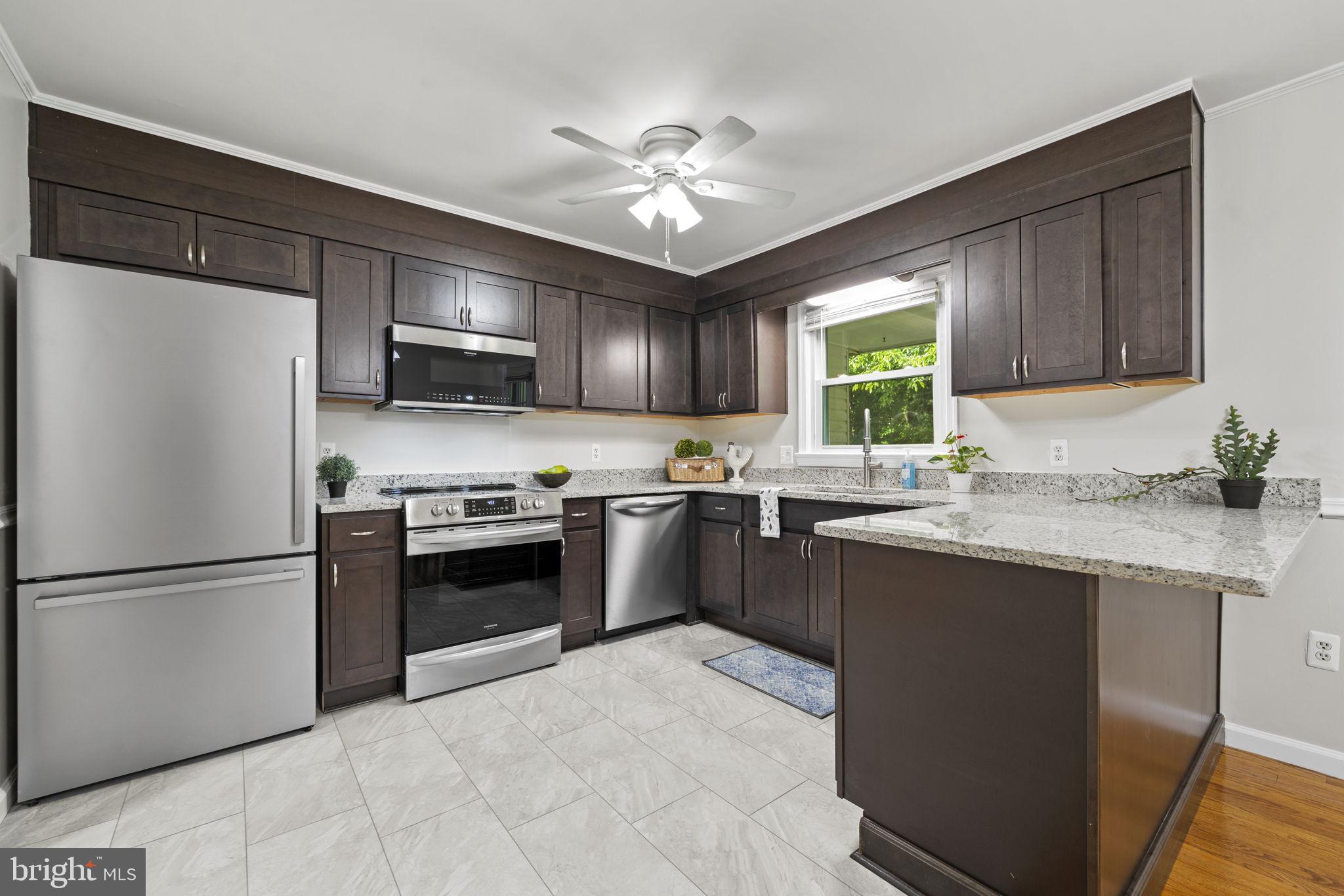 451 Ridgemore Street Fredericksburg, VA 22405 - Photo 4 of 29 Newly remodeled kitchen!