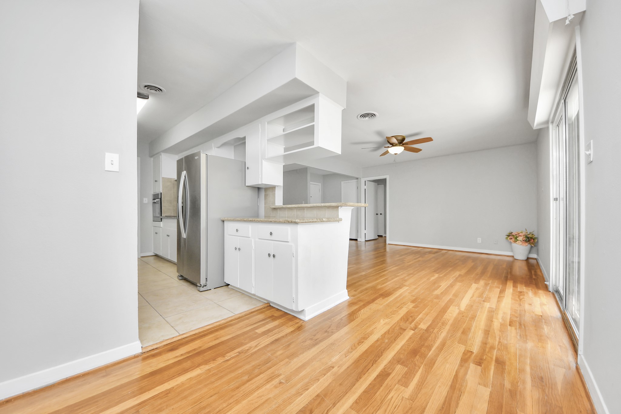 1923 Springrock Lane Houston, TX 77080 - Photo 22 of 46 Primary Bedroom *Virtually Staged*