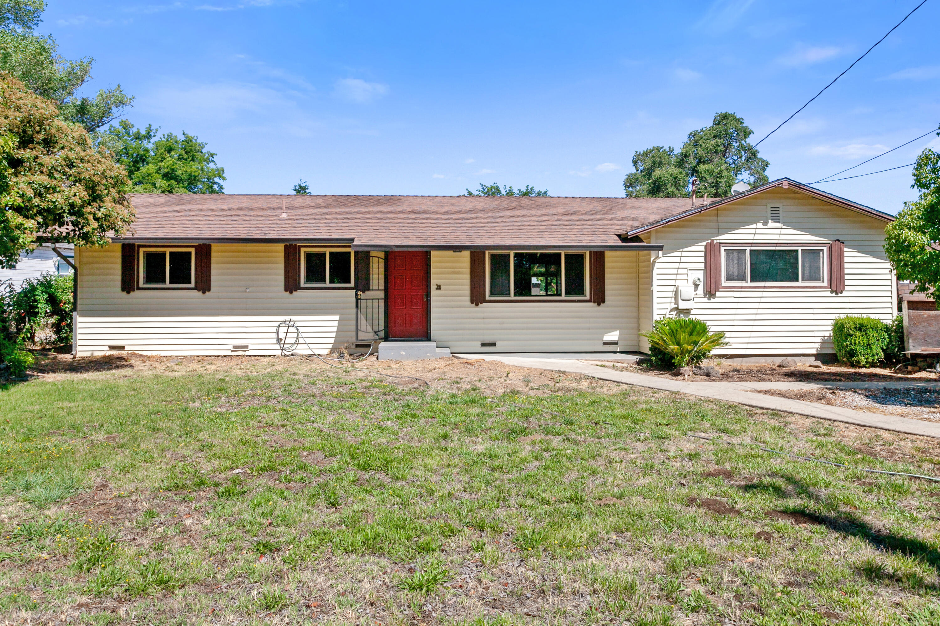 5858 Deschutes Road Anderson, CA 96007 - Photo 24 of 30 a front view of a house with a garden