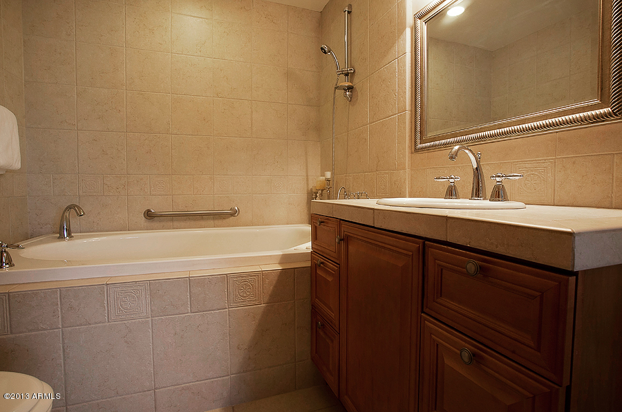 180 East Coronado Road, Unit 67 Phoenix, AZ 85004 - Photo 9 of 14 Large Soaking Tub