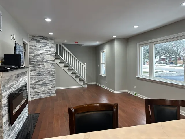 $1,800 | 905 Tomahawk Trail, Round Lake, IL 60073