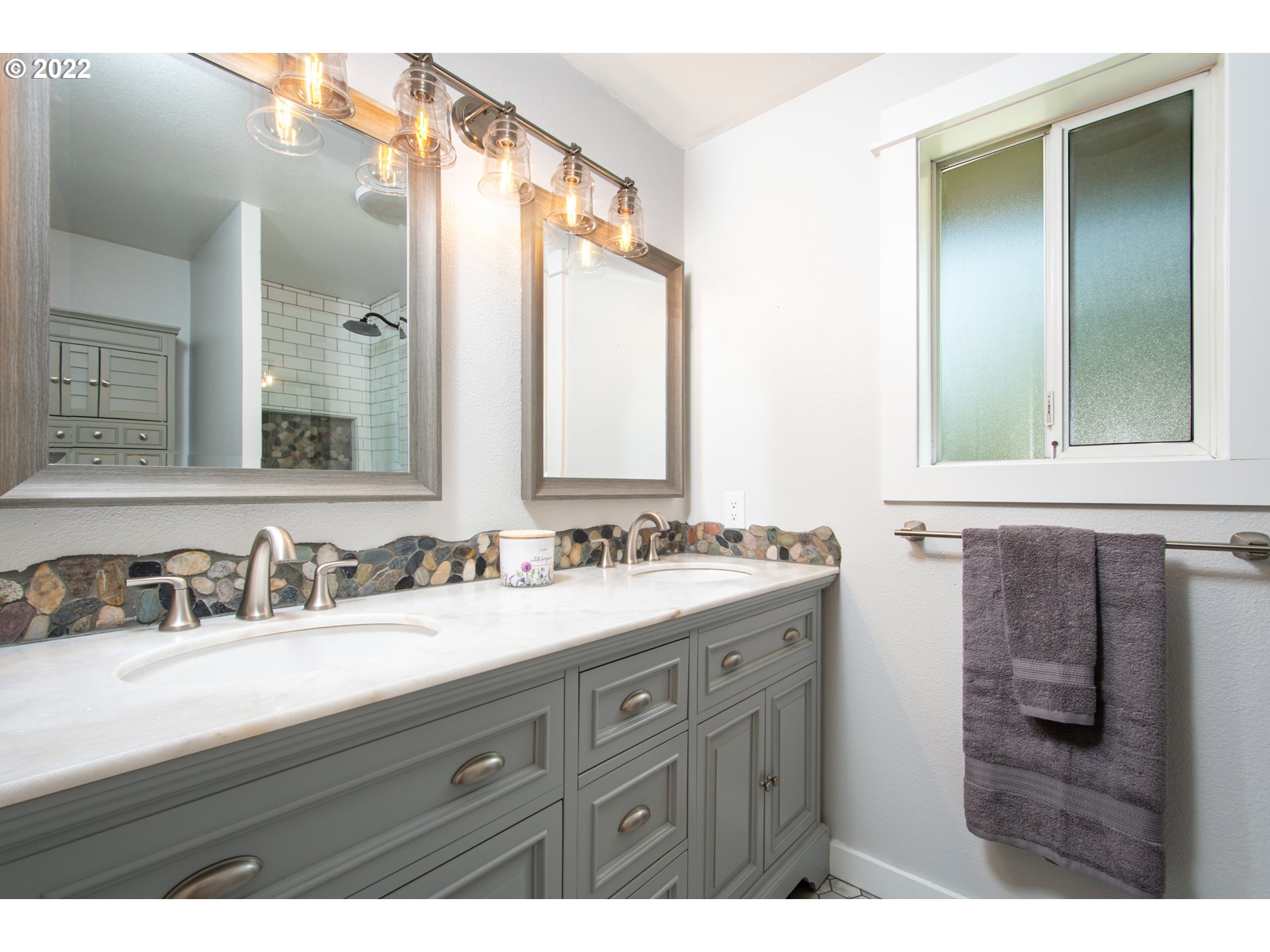 2832 Northwest Logan Street Camas, WA 98607 - Photo 14 of 27 Bathroom