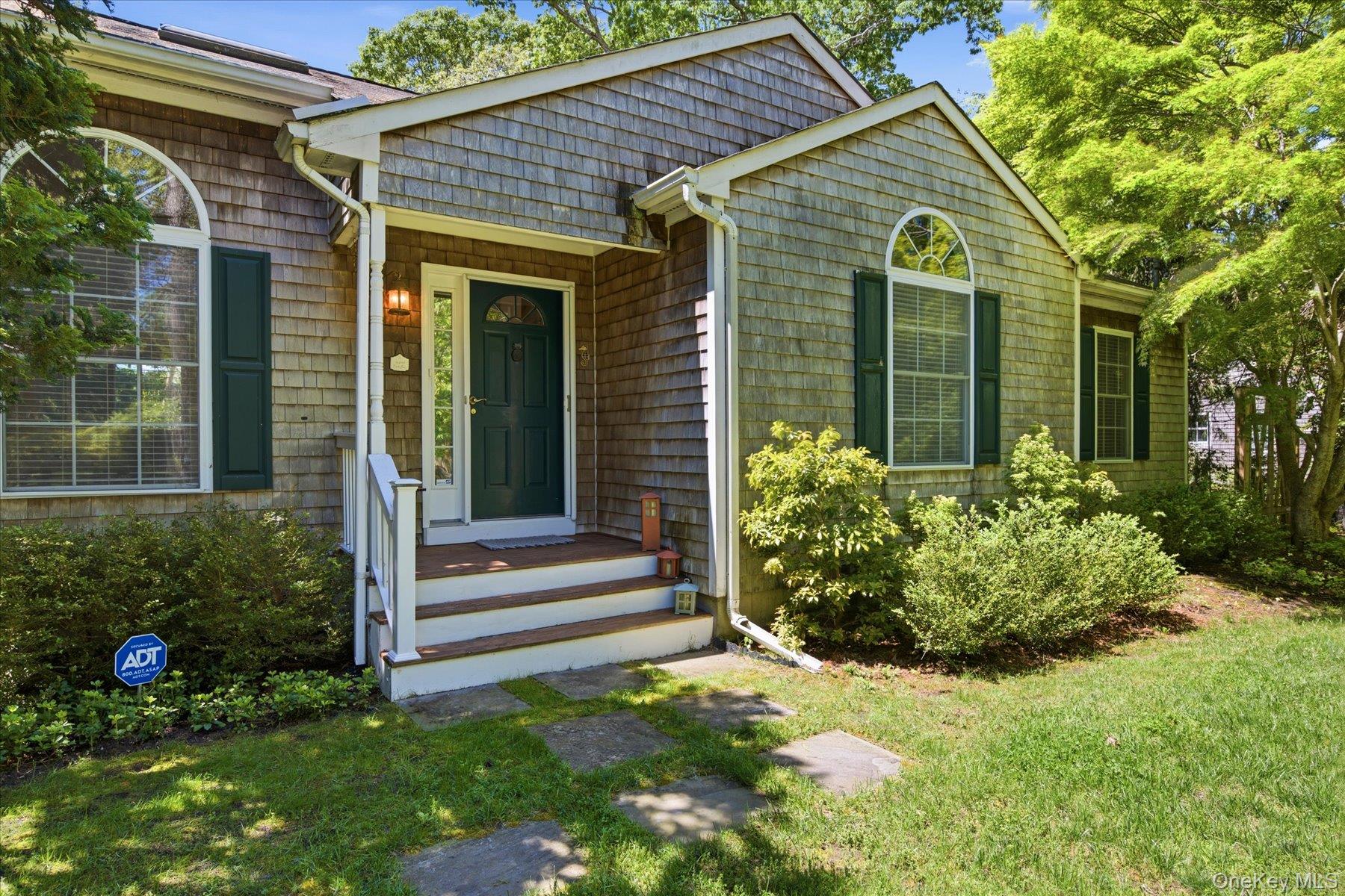 34 Water Hole Road East Hampton, NY 11937 - Photo 2 of 32