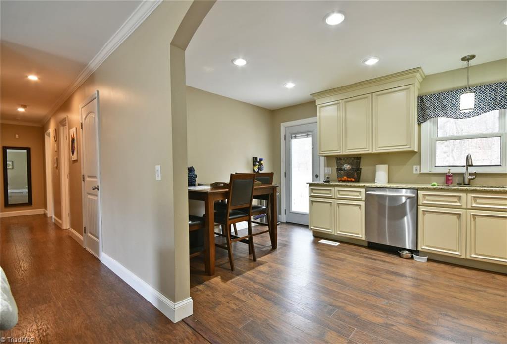 564 Heatherton Lane Rural Hall, NC 27045 - Photo 5 of 15 Gallery Image 5