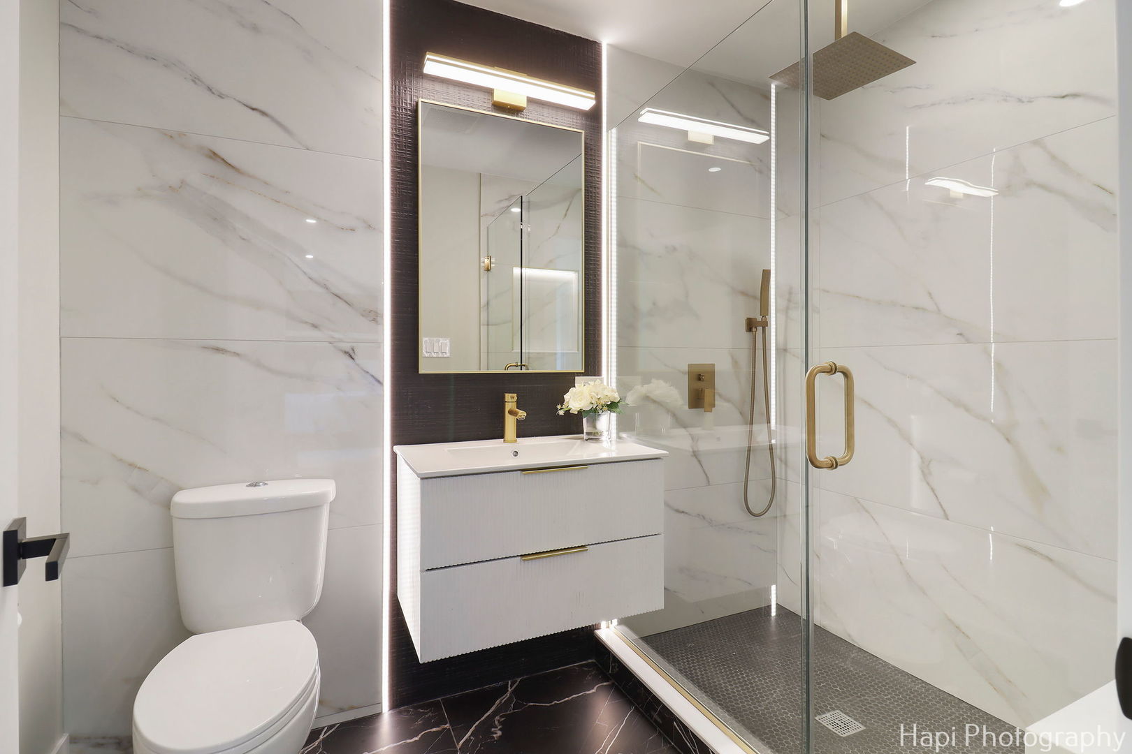 539 South Plum Grove Road Palatine, IL 60067 - Photo 13 of 33 a bathroom with a sink a toilet and shower
