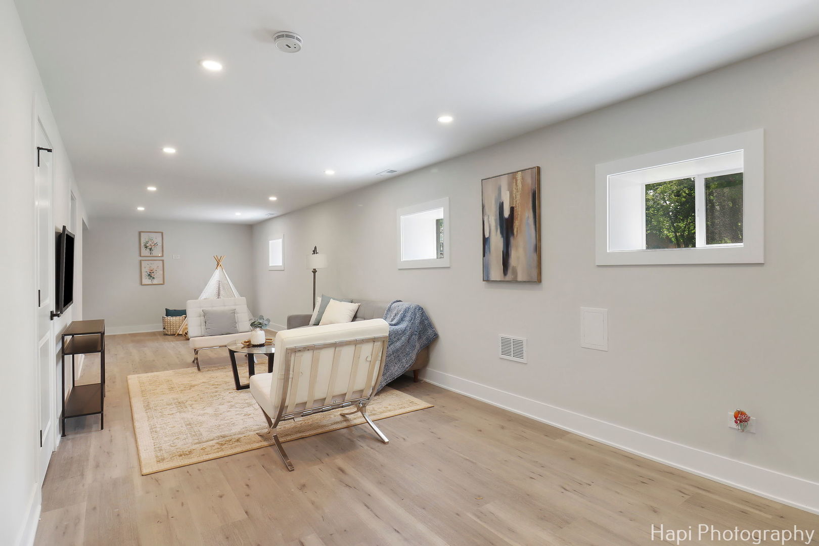 539 South Plum Grove Road Palatine, IL 60067 - Photo 22 of 33 a living room with furniture a table and painting on the wall
