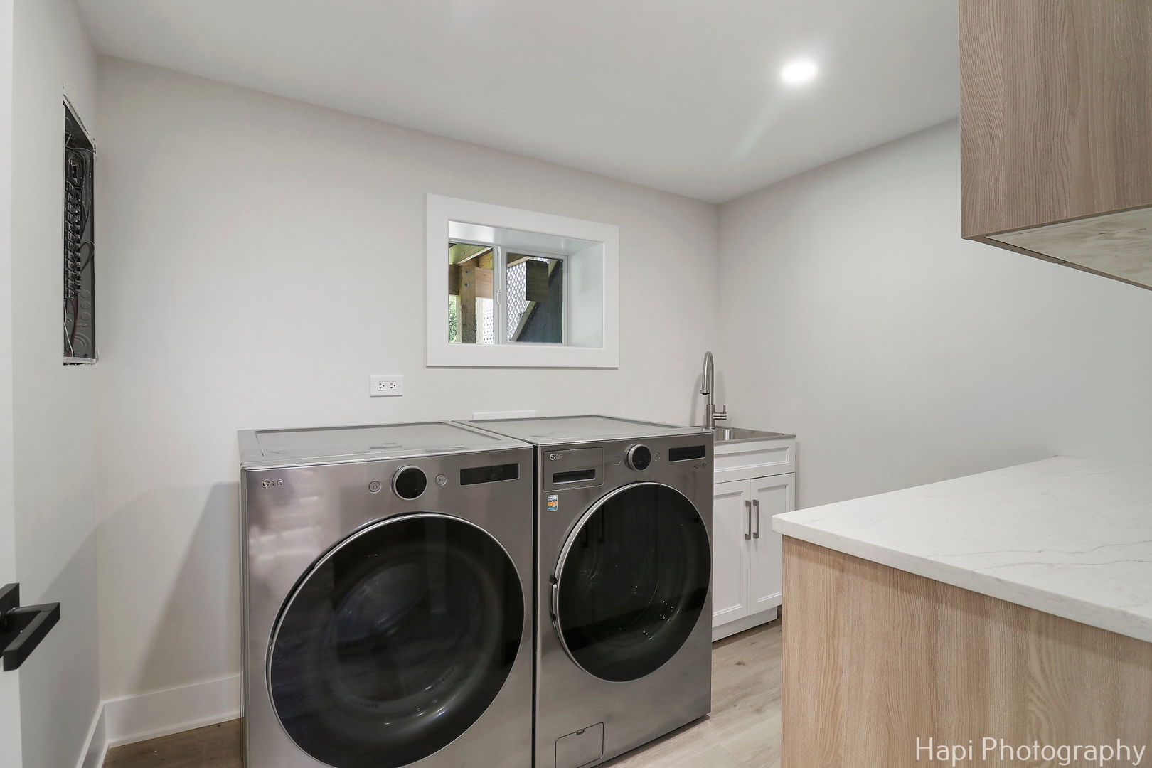 539 South Plum Grove Road Palatine, IL 60067 - Photo 27 of 33 a view of livingroom with washer and dryer