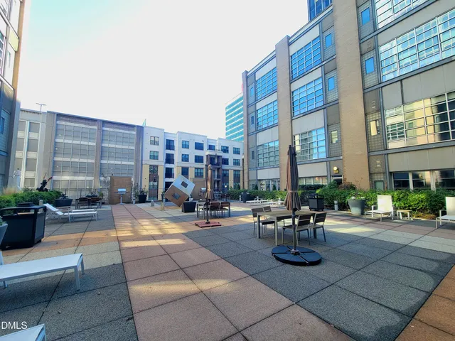 $2,295 | 319 Fayetteville Street, Unit 406, Raleigh, NC 27601