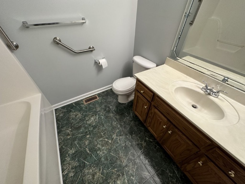 108 Roberts Road Shelbyville, TN 37160 - Photo 13 of 16
