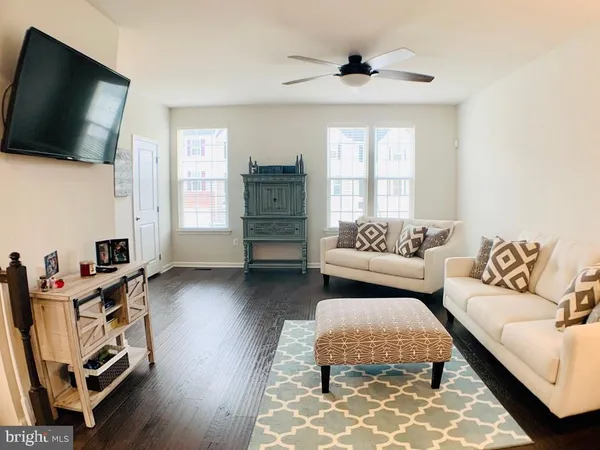 $2,450 | 408 Streamview Drive, Fredericksburg, VA 22405