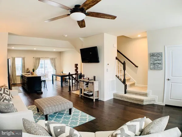 $2,450 | 408 Streamview Drive, Fredericksburg, VA 22405