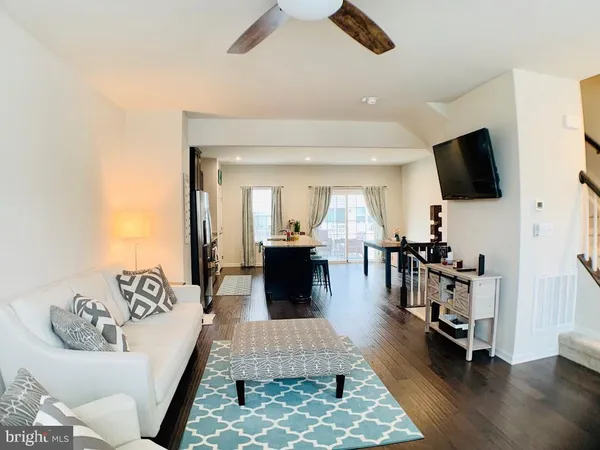 $2,450 | 408 Streamview Drive, Fredericksburg, VA 22405