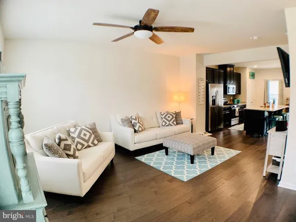 $2,450 | 408 Streamview Drive, Fredericksburg, VA 22405