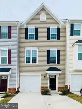 $2,450 | 408 Streamview Drive, Fredericksburg, VA 22405