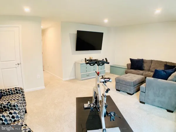 $2,450 | 408 Streamview Drive, Fredericksburg, VA 22405