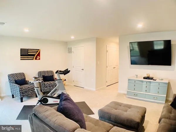 $2,450 | 408 Streamview Drive, Fredericksburg, VA 22405