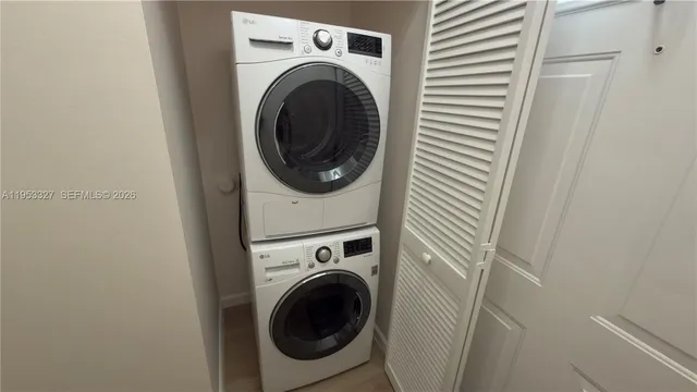 $2,400 | 16727 Hemingway Drive, Weston, FL 33326