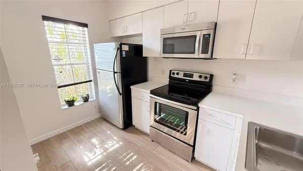 $2,400 | 16727 Hemingway Drive, Weston, FL 33326