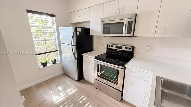 $2,400 | 16727 Hemingway Drive, Weston, FL 33326