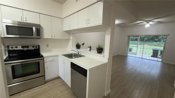 $2,400 | 16727 Hemingway Drive, Weston, FL 33326