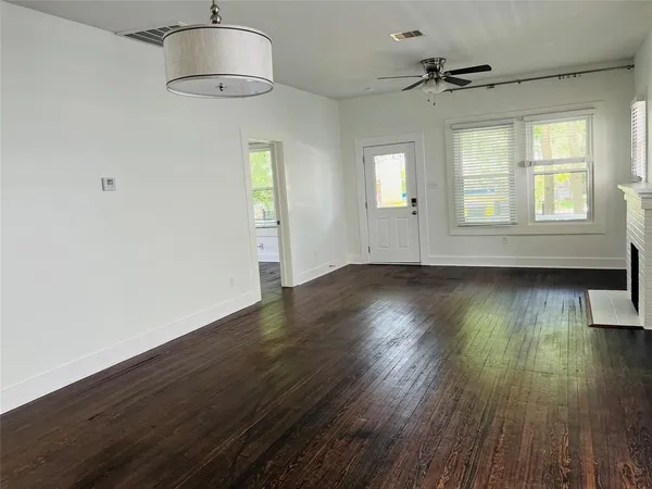 $2,200 | 407 Sidney Street, Houston, TX 77003