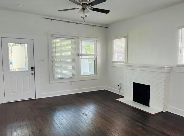 $2,200 | 407 Sidney Street, Houston, TX 77003