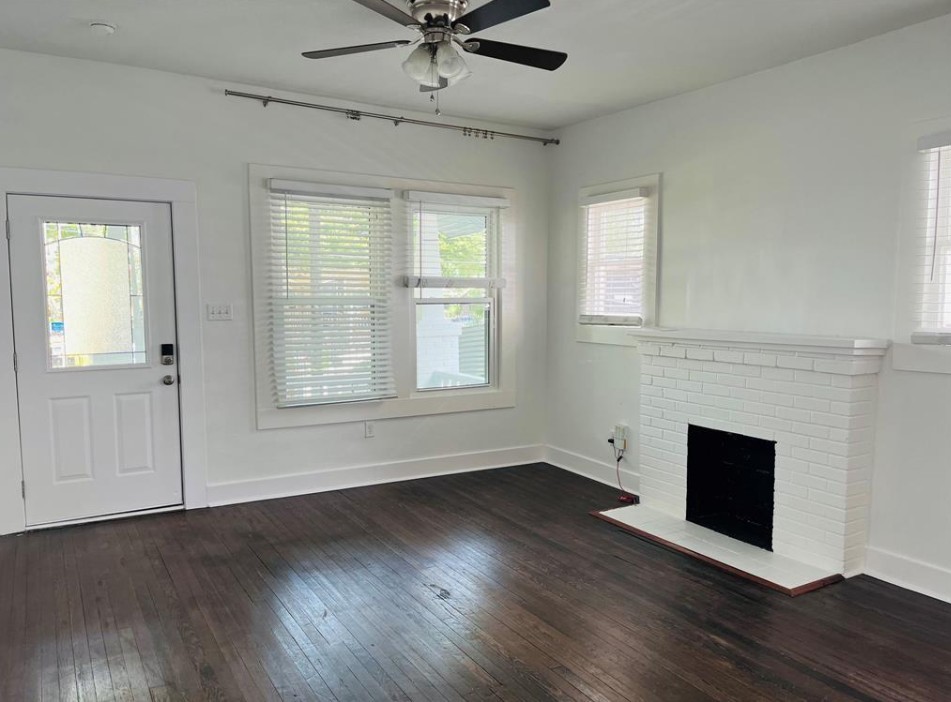 407 Sidney Street Houston, TX 77003 - Photo 7 of 17