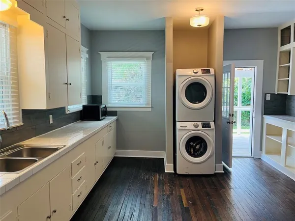 $2,200 | 407 Sidney Street, Houston, TX 77003