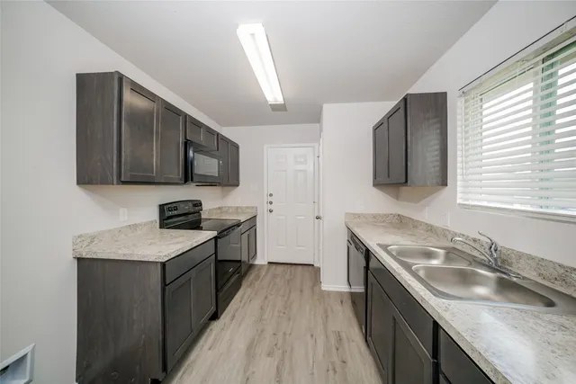 $1,760 | 313 Blue Crane Street, Huntsville, TX 77320