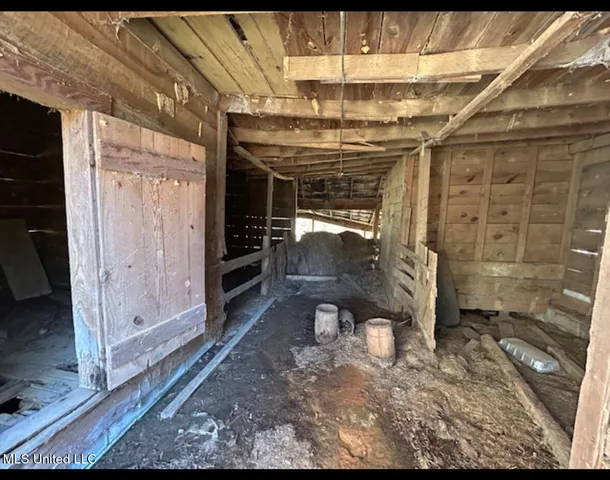 $239,000 | 170 Camden Road, Camden, MS 39045