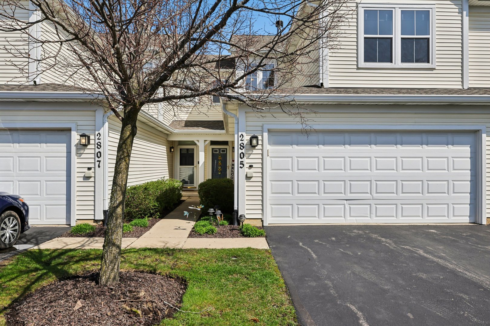 2805 Falling Waters Drive Lindenhurst, IL 60046 - Photo 3 of 29