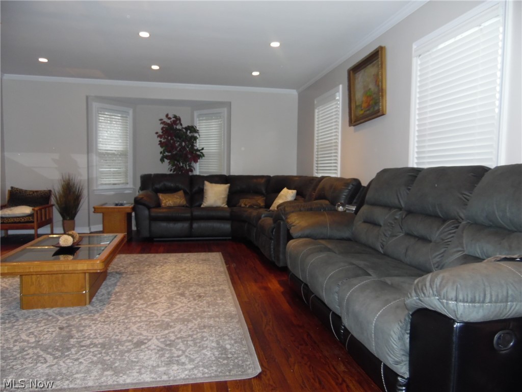 3149 Sebor Road Cleveland, OH 44120 - Photo 4 of 34