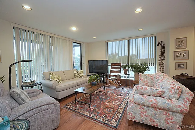 $314,900 | 200 Lakefront Boulevard, Unit 301, Buffalo, NY 14202