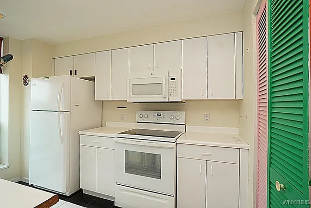 $314,900 | 200 Lakefront Boulevard, Unit 301, Buffalo, NY 14202