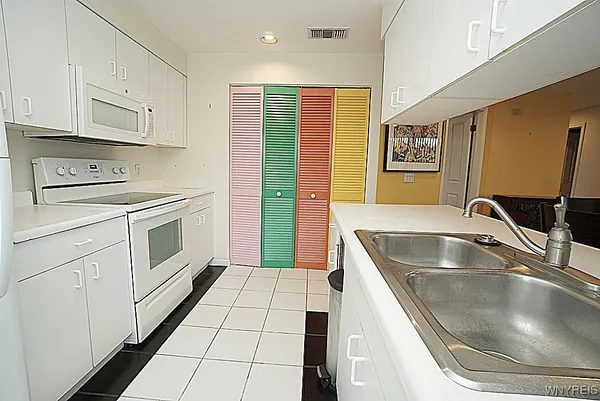 $299,900 | 200 Lakefront Boulevard, Unit 301, Buffalo, NY 14202