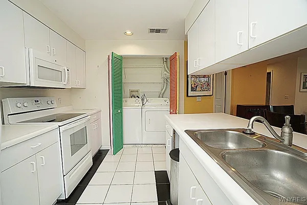 $299,900 | 200 Lakefront Boulevard, Unit 301, Buffalo, NY 14202