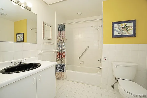 $299,900 | 200 Lakefront Boulevard, Unit 301, Buffalo, NY 14202