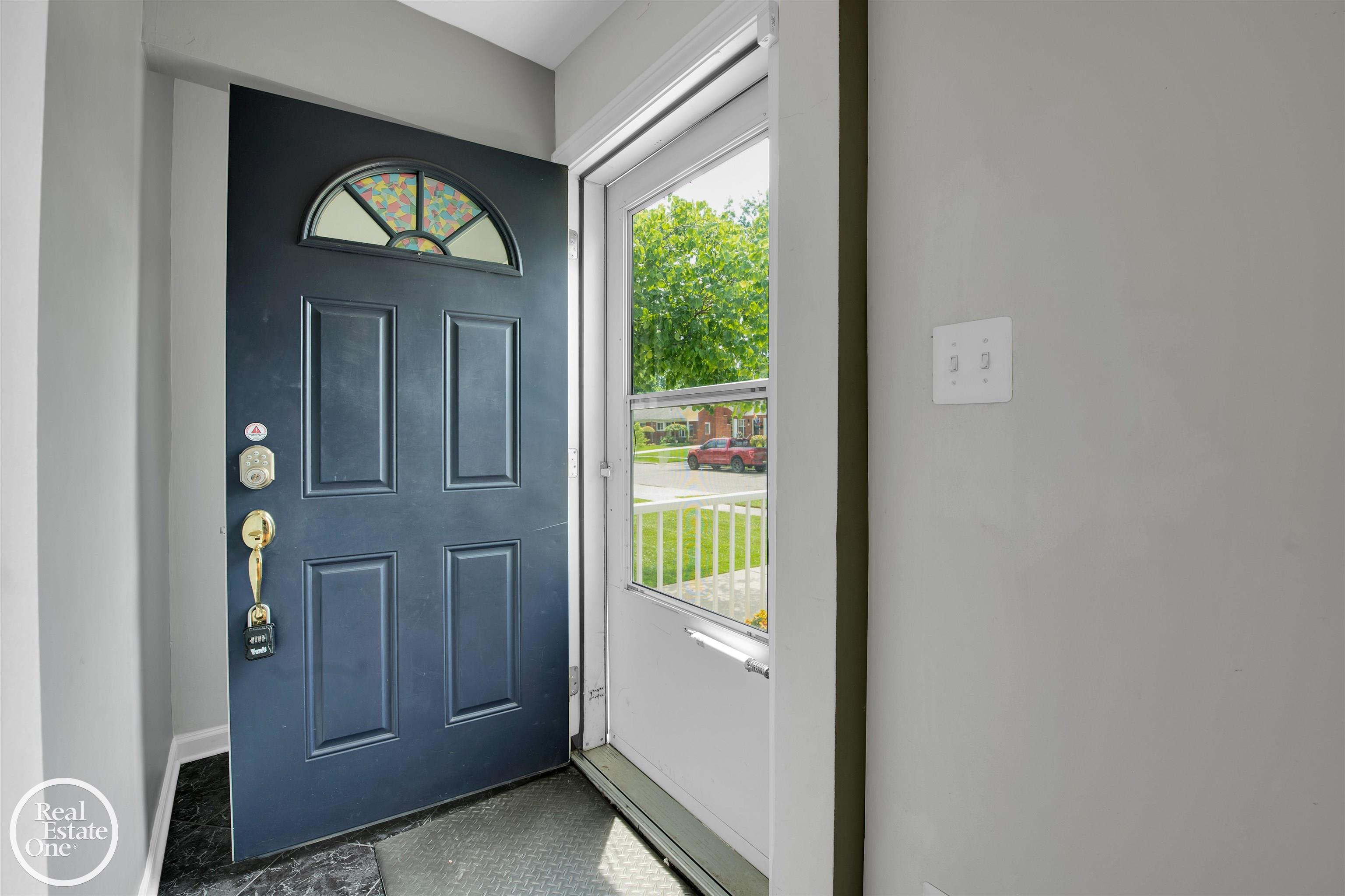1258 Hampton Road Grosse Pointe Woods, MI 48236 - Photo 3 of 37