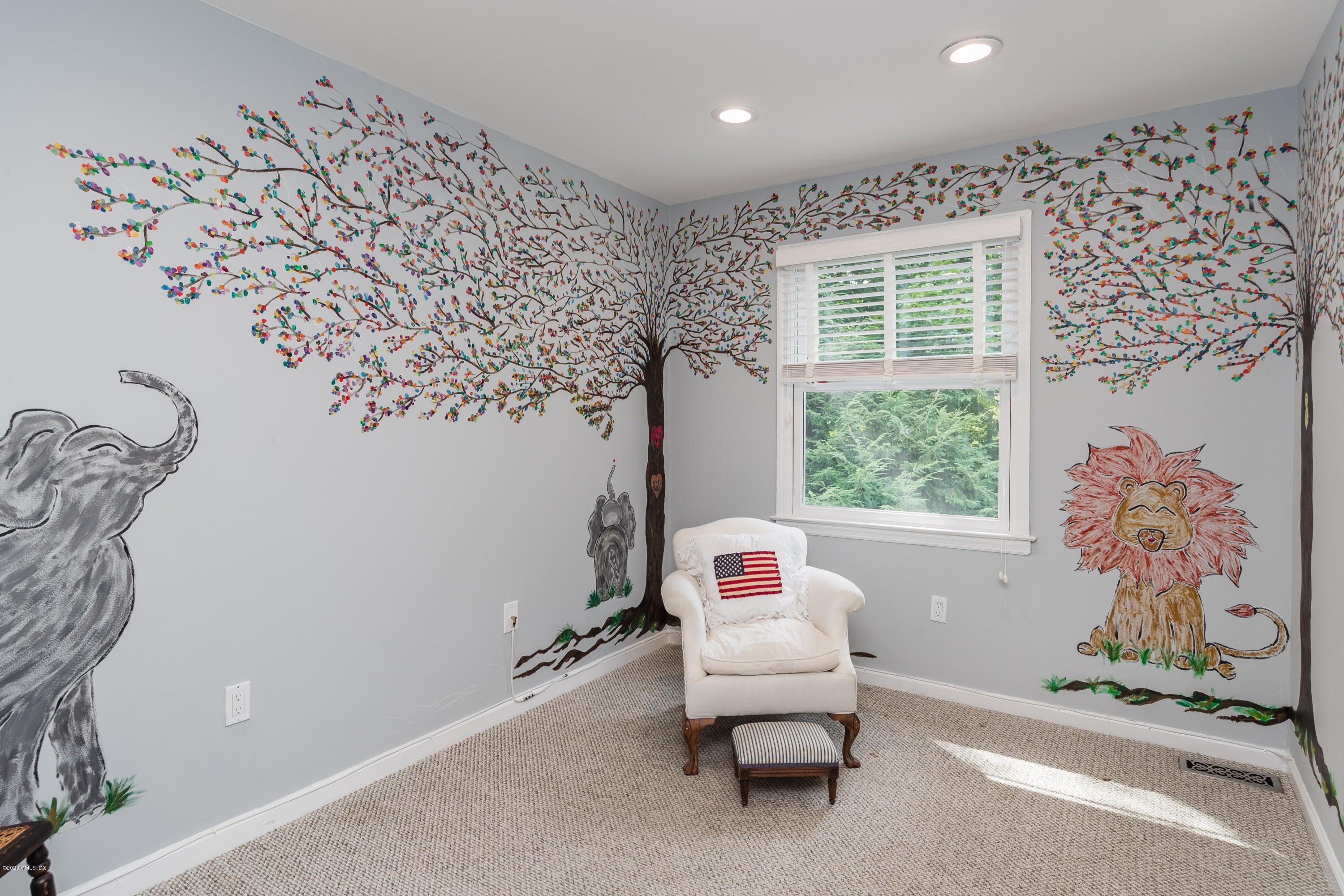 33 Talbot Lane, Unit 20 Greenwich, CT 06830 - Photo 14 of 20 a living room with furniture and a window