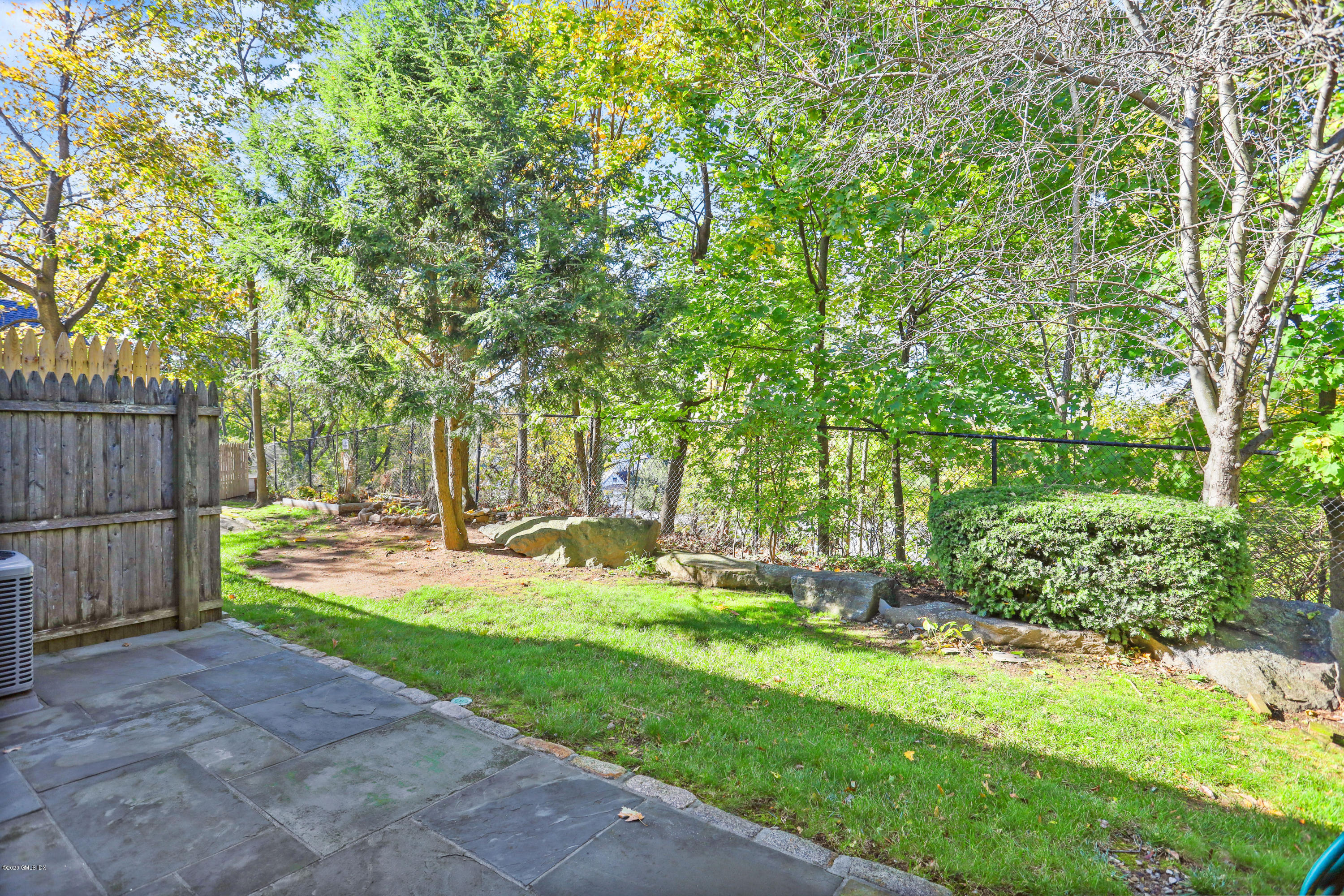 33 Talbot Lane, Unit 20 Greenwich, CT 06830 - Photo 19 of 20 a view of a backyard with large trees