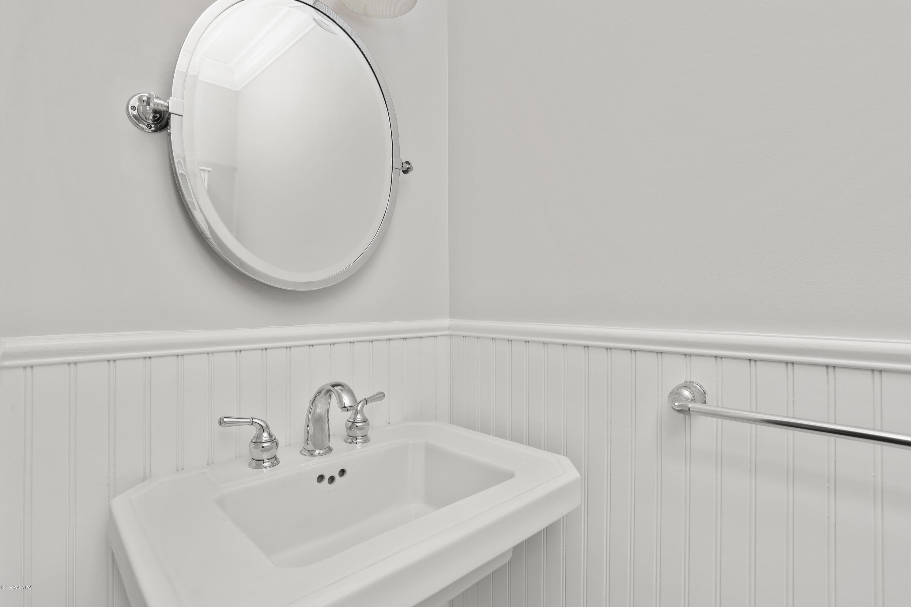 33 Talbot Lane, Unit 20 Greenwich, CT 06830 - Photo 9 of 20 a bathroom with a sink and a mirror