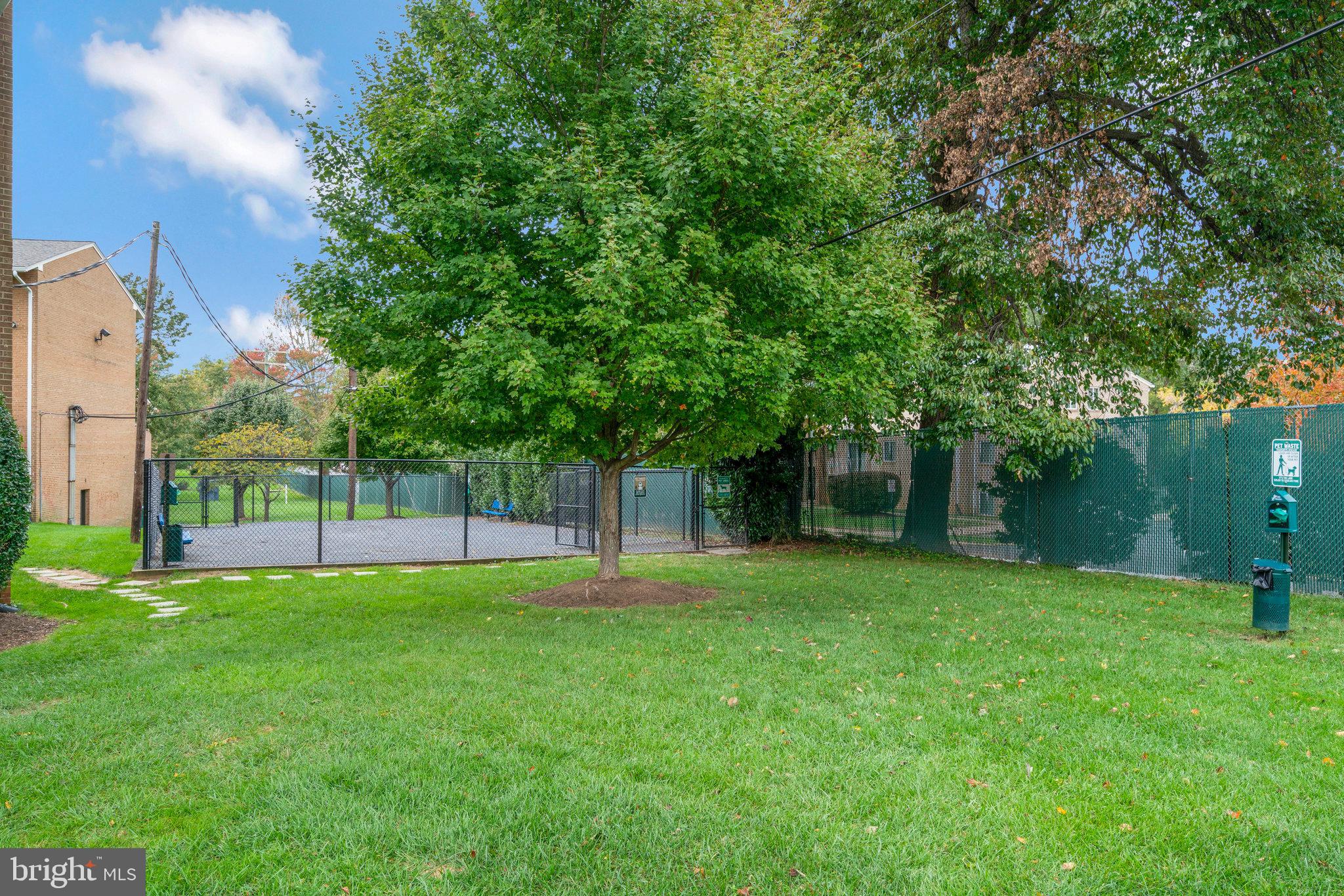 2754 Hollywood Road, Unit 301 Falls Church, VA 22043 - Photo 31 of 35 a view of a back yard