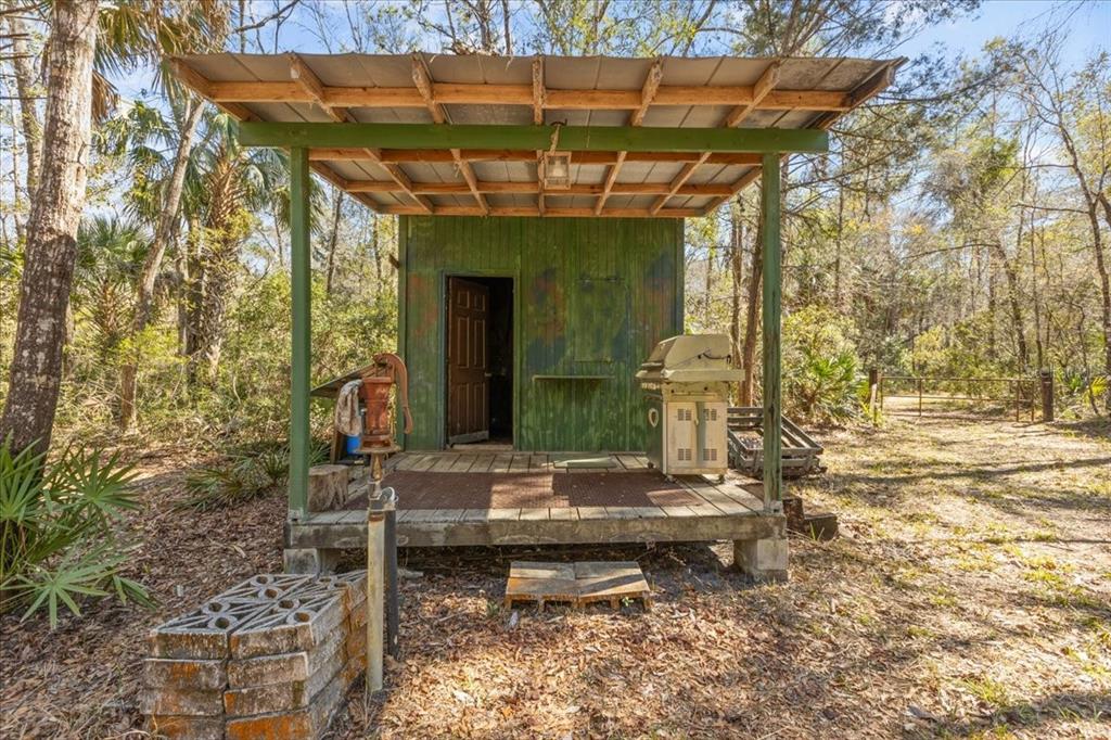 86 Southwest Turtle Pass Road Chiefland, FL 32626 - Photo 17 of 37 a backyard of a house with table and chairs