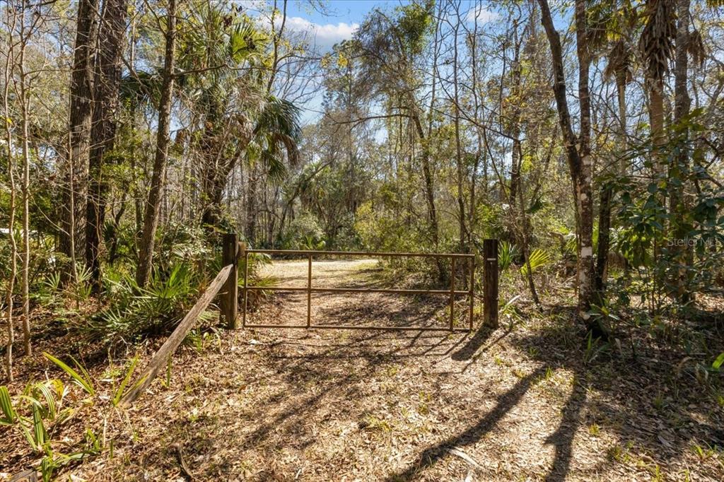 86 Southwest Turtle Pass Road Chiefland, FL 32626 - Photo 24 of 37 a view of a yard with wooden fence