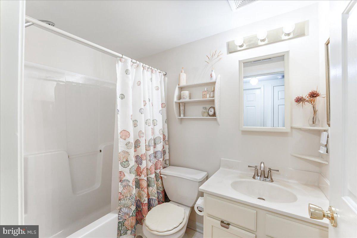 644 Brandon Road Eagleville, PA 19403 - Photo 19 of 31 Hall Bath with
Tub/Shower