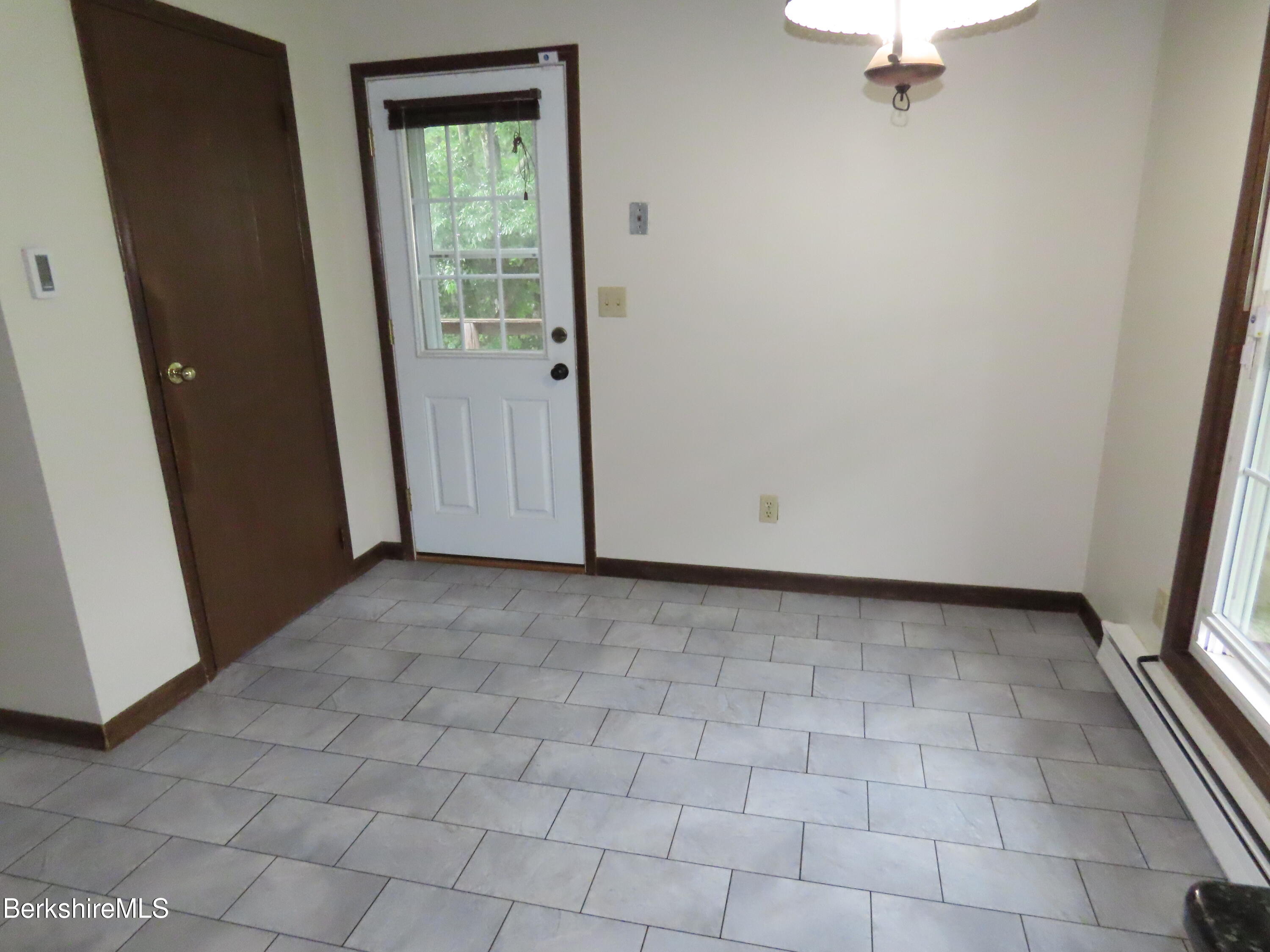 645 E Road Clarksburg, MA 01247 - Photo 8 of 39 Dining area