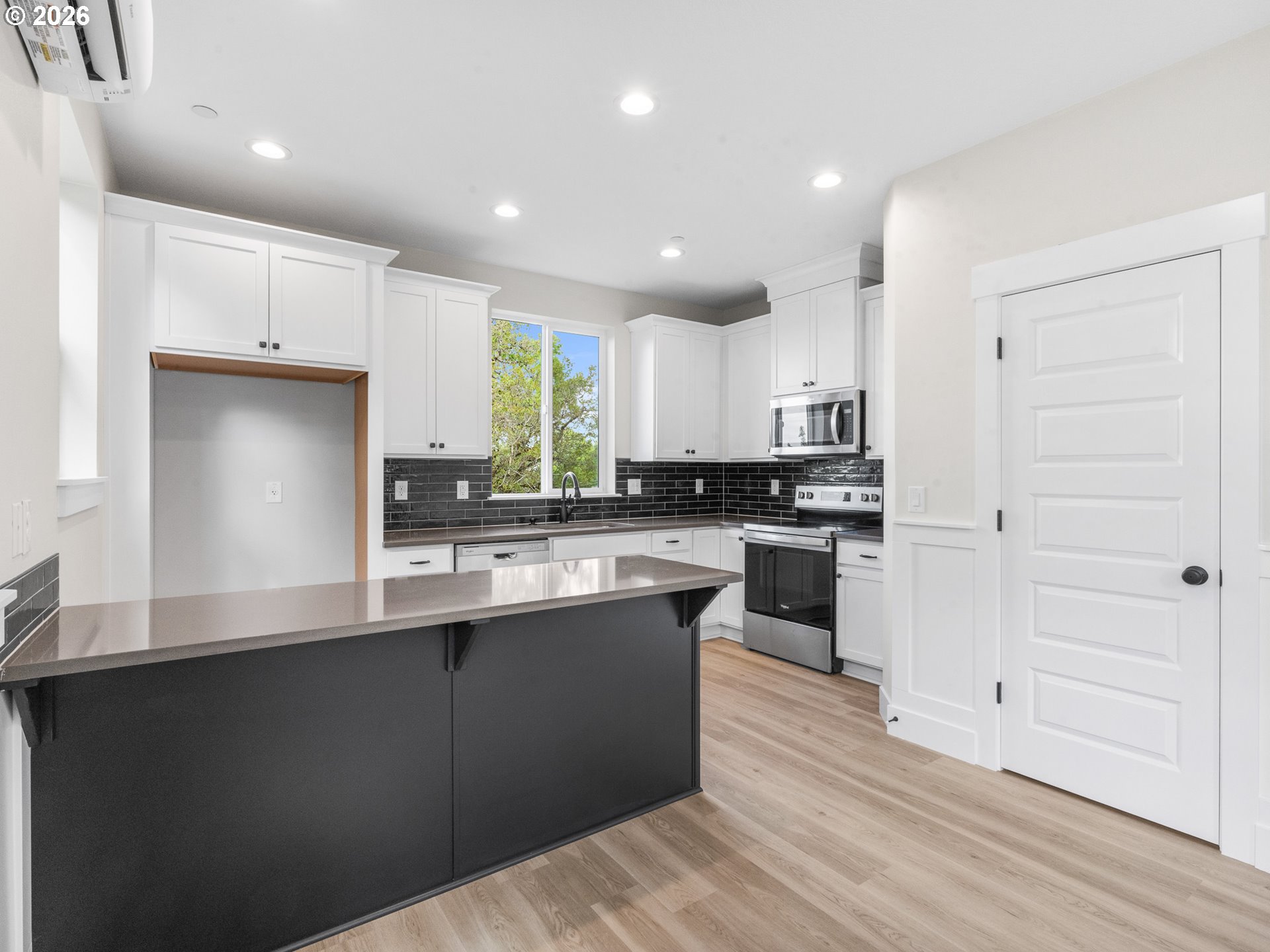 3624 Southwest Vermont Street Portland, OR 97219 - Photo 5 of 16 Gallery Image 5